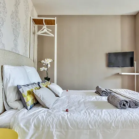 Apartament Lovely Nest Eiffel Tower Bottom Paryż