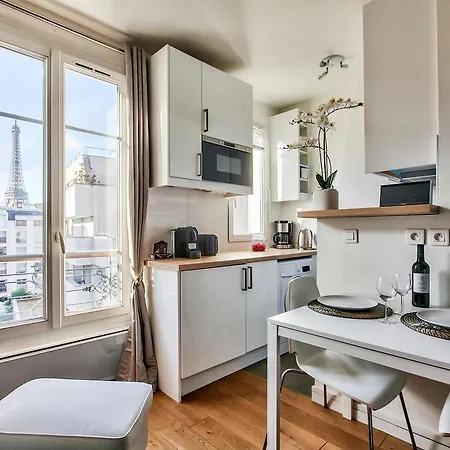 Lovely Nest Eiffel Tower Bottom Apartman Párizs