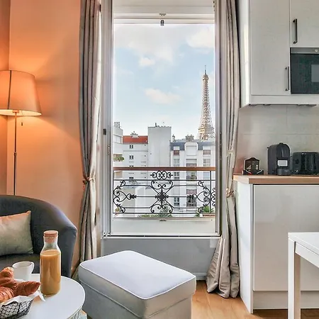 Lovely Nest Eiffel Tower Bottom Apartament