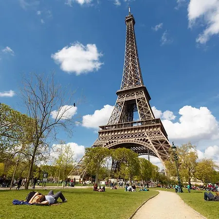 דירה Lovely Nest Eiffel Tower Bottom *
