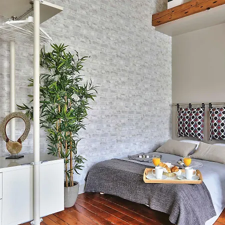 Lovely Nest Eiffel Tower Bottom Apartment *