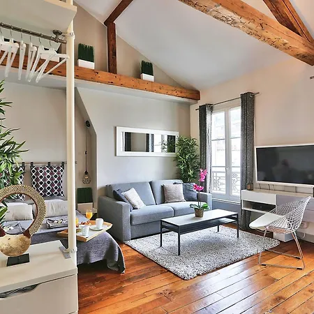 Lovely Nest Eiffel Tower Bottom *